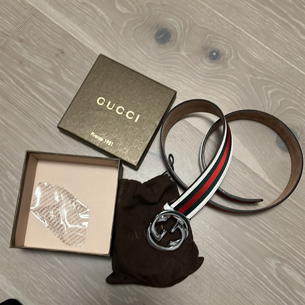 GUCCI Belt barely worn Great condition size 90 Jean size 30